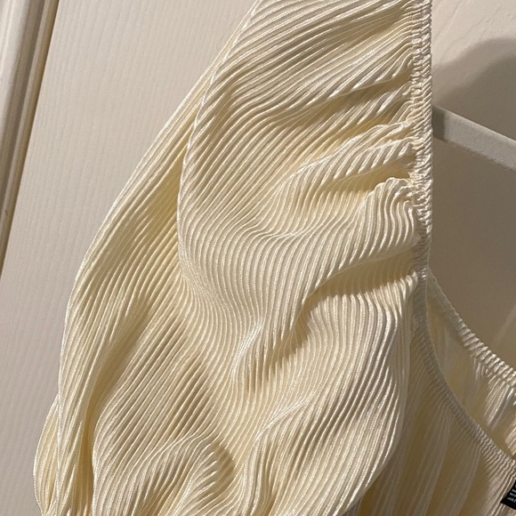 Forever 21 Cream Puff Sleeve Blouse - Picture 4 of 8